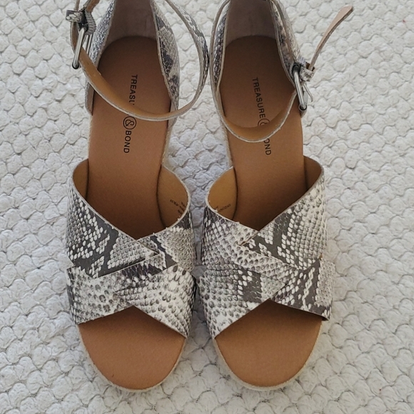 Treasure bond wedges - Picture 3 of 4